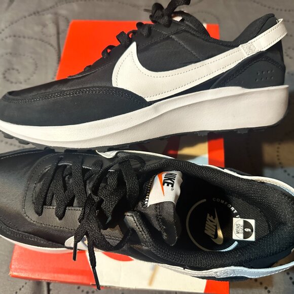 NIKE WAFFLE DEBUT BLACK & WHITE SNEAKERS SIZE 10 9.5 OR 9 MEN NEW IN BOX - Picture 6 of 7